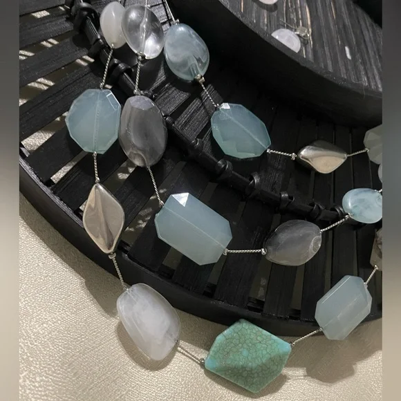 New York & company 3 strand turquoise blue white necklace with matching earrings - Picture 3 of 9